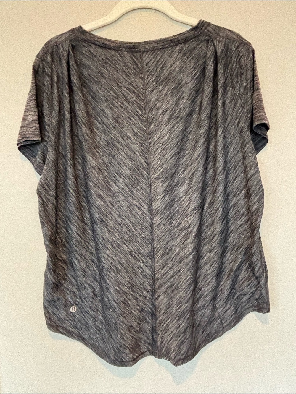 lululemon athletica Heathered Charcoal Short Sleeve Scoop Tee - Picture 2 of 3